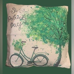 Pillow Cover 18” x 18” St Patrick’s Day Green Cream Hidden Zipper Shamrocks NWOT